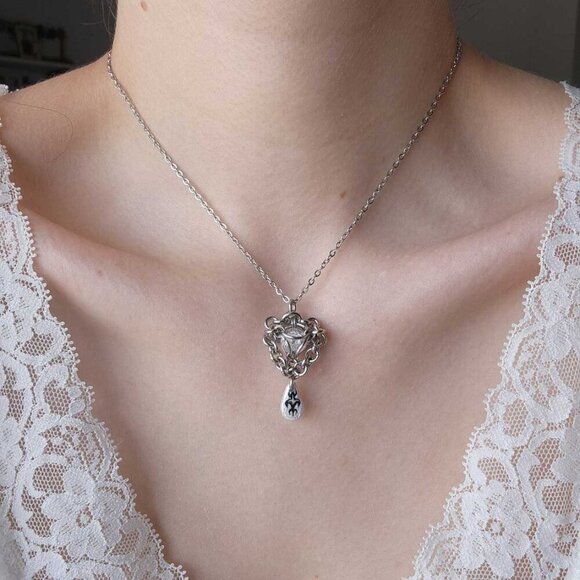 Whimsigoth clear quartz chainmaille silver necklace with a small silver chain - Picture 9 of 9